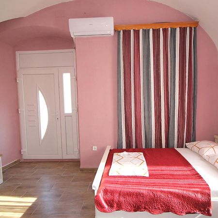 Studio Apartman Maro Сен Екстериор снимка