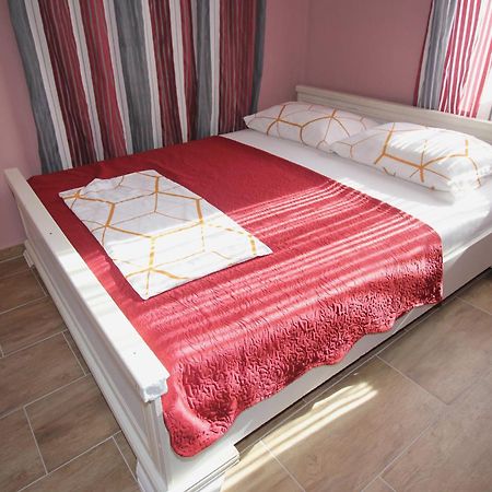 Studio Apartman Maro Сен Екстериор снимка